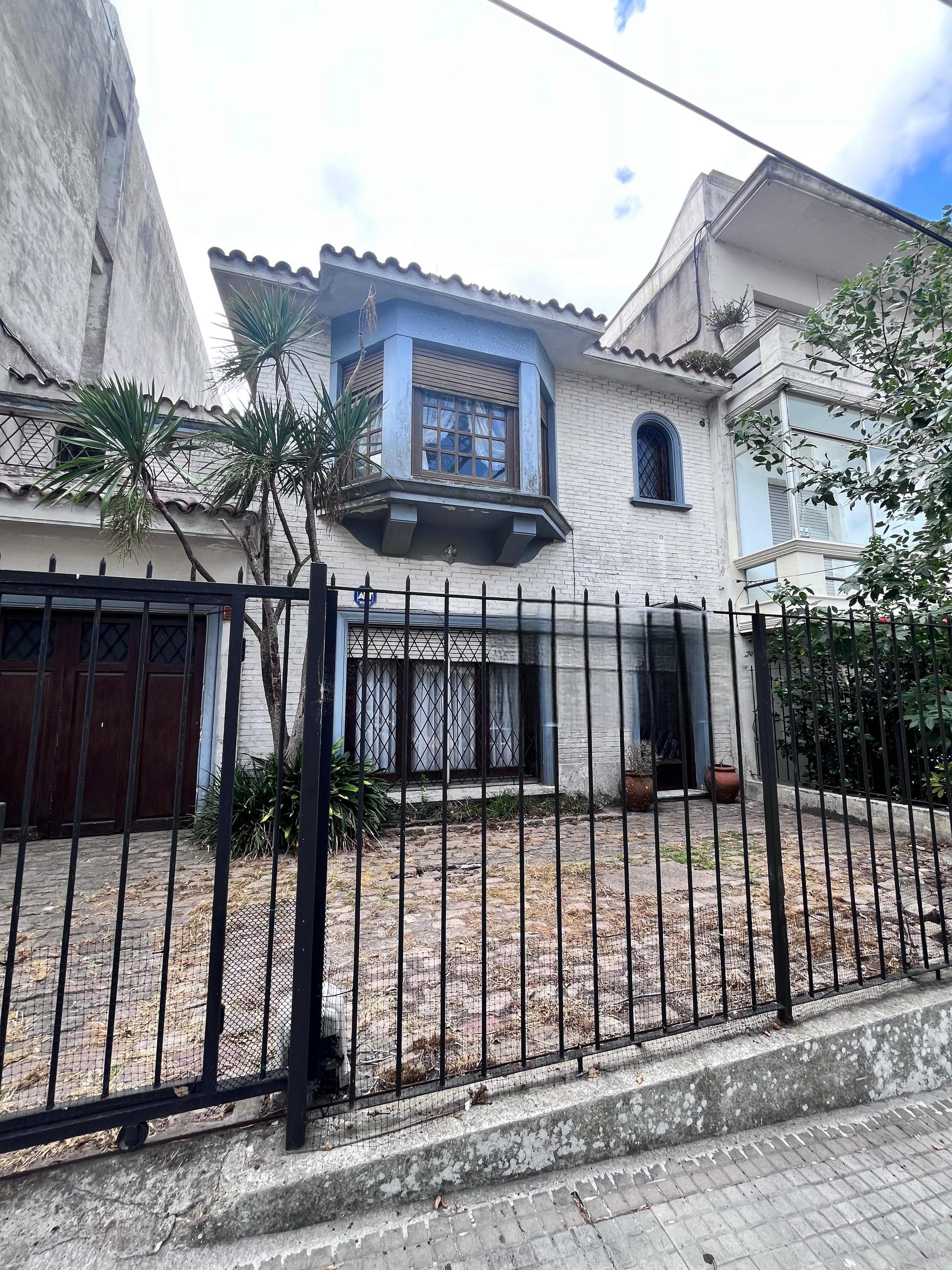 Exclusiva Casa Estilo Inglés en Venta Punta Carretas | 3 Dormitorios | Jardín | A Pasos de la Rambla | U$S 790.000 - 1